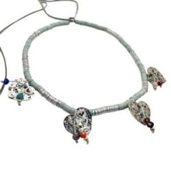Collar con donas grises y CORAZONES plata