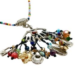 Collar con ojo, chaquira, cristal, piedras y dijes