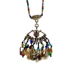 Collar con ojo, chaquira, cristal, piedras y dijes