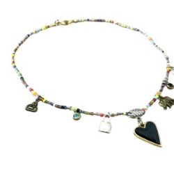 Collar de chaquira con CORAZON y dijes