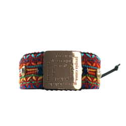 Pulsera bordada con placa cuadrada y piel