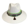 Sombrero con torsal de chaquira color blanco