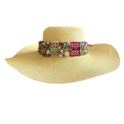 Sombrero de ala ancha con tira huichol tejida y bordada a mano