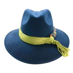 Sombrero de Gamuza azul marino con cinta tejida y diferentes dijes bordados