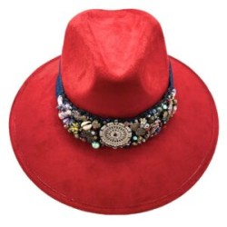 Sombrero de Gamuza rojo con cinta de mezclilla y diferentes dijes bordados