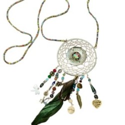 Collar con atrapa sueños y dije  LOVE, DREAM, HOPE, TRUST, LOVE